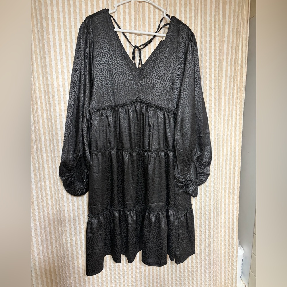 ODDY Black Textured V-Neck Top